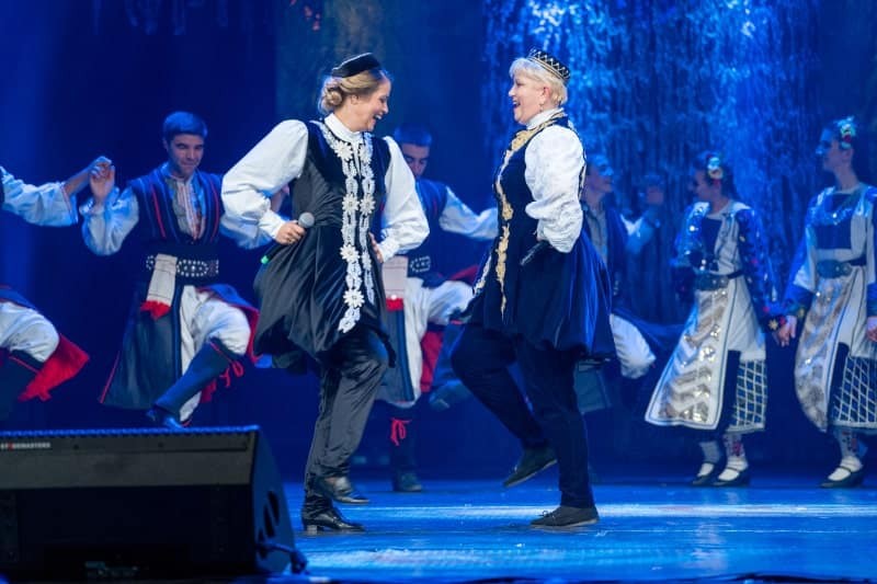 6-ти май: Концерт на Николина Чакърдъкова, Мария Чакърдъкова и Неврокопския танцов ансамбъл